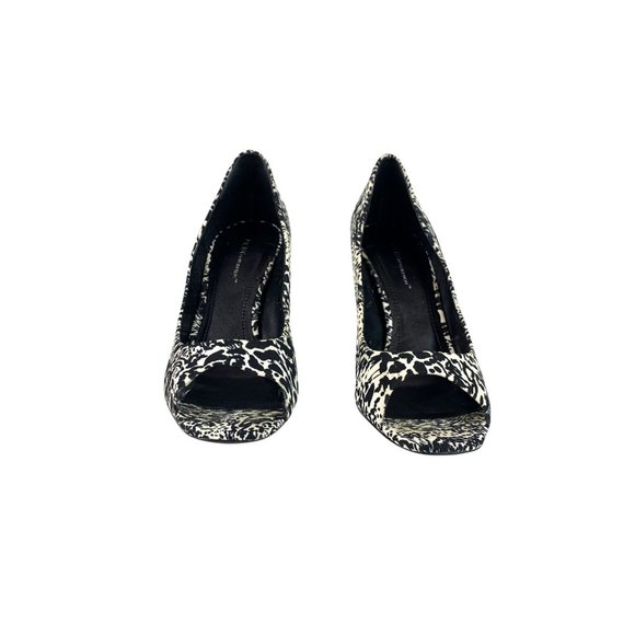 🟣 BCB GENERATION Women's Size 10 Black White Printed Peep Toe Heels - Picture 8 of 8